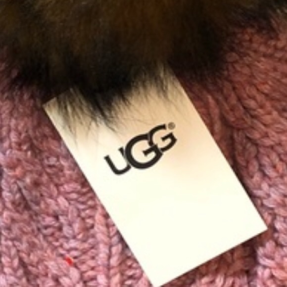 🎉 HP 🎉 🆕 UGG Cable Pom Beanie Smokey Pink - Picture 7 of 10